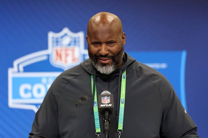 Lions GM Brad Holmes defends decision not to draft EDGE on Day 1, 2
