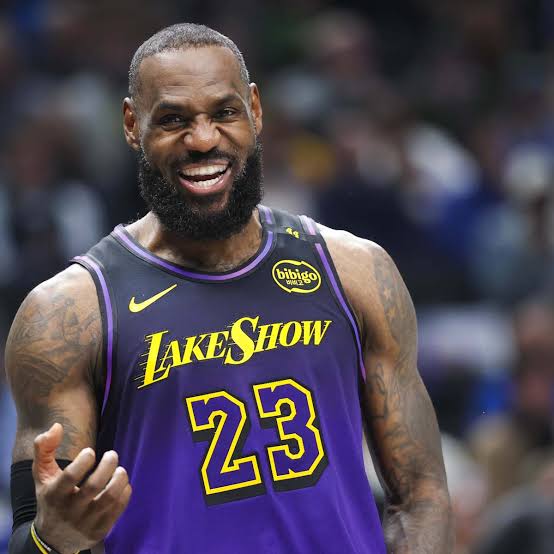 LeBron James ‘had eyes’ for Mavericks before picking up Lakers option, per report