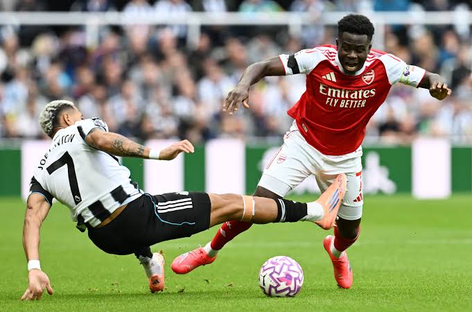 𝐕𝐎𝐓𝐄: Should Arsenal have been awarded a penalty? 🤔